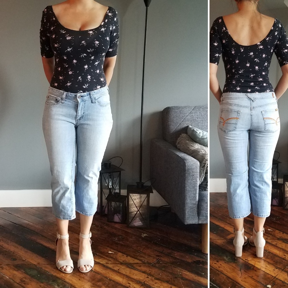 Light denim crops